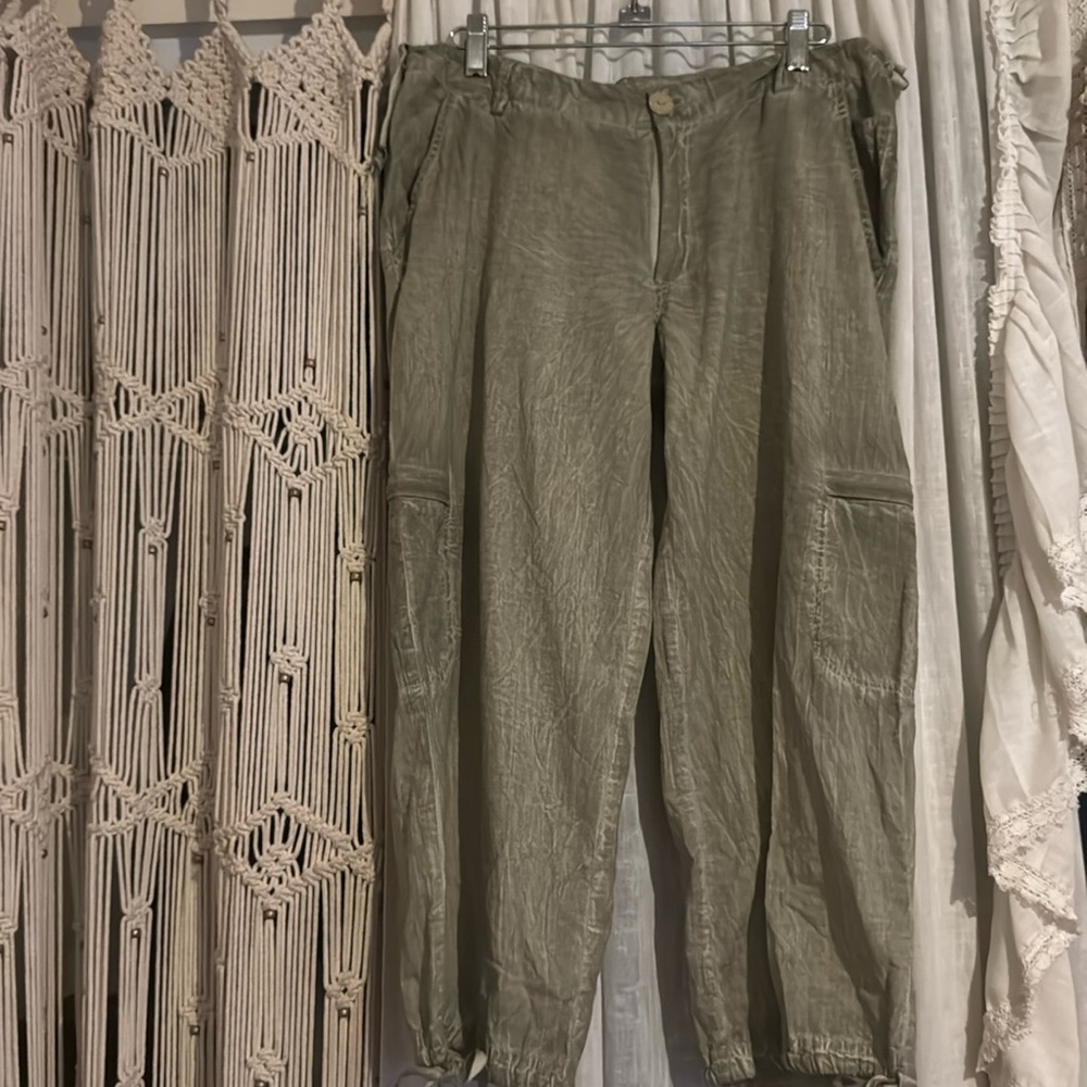 Saga with drawstring on top and the bottom , relax fit, fits like an 8,